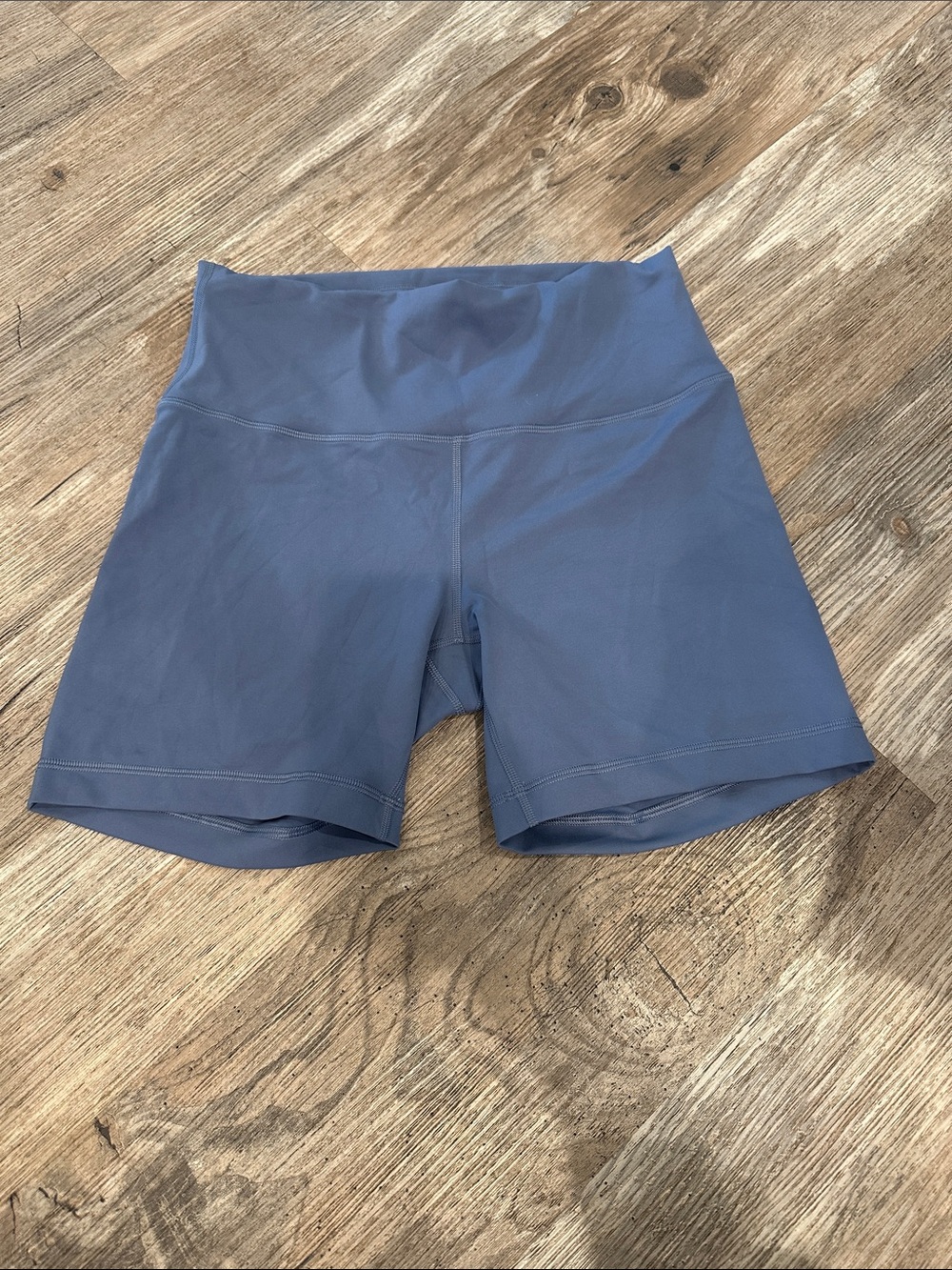 LIKE NEW! Lululemon Wunder Train High-Rise Short 6" Washed Denim sz 10
